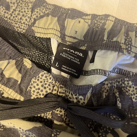 prAna black and green drawstring athletic shorts - Picture 2 of 2